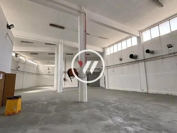 Local d'activité 1 687 m² 