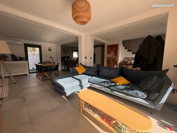Maison 5 pièces - rénovée - environnement calme et recherché 