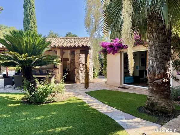 Propriété 7 pièces 242 m² 