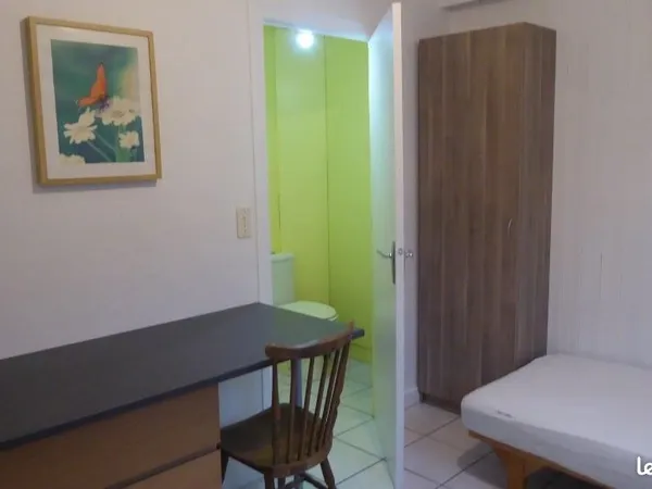 Chambre avec coin cuisine. Accès indépendant 
