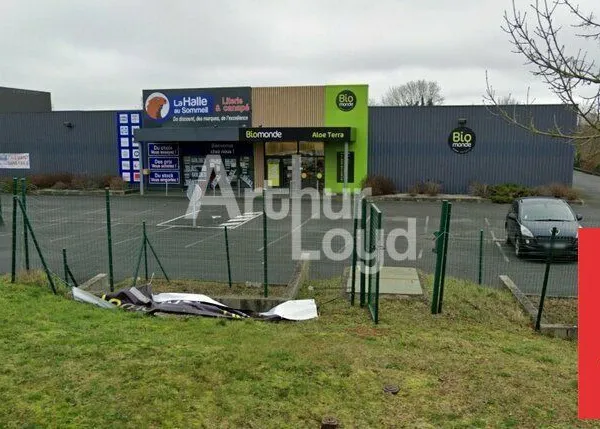 Local commercial 820 m² 