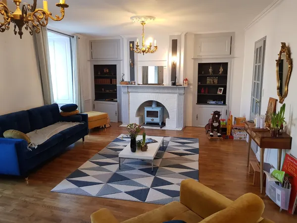 Belle demeure de 4 chambres avec jardin et garages 