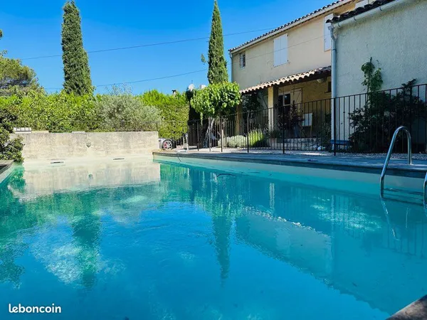Villa au calme 132 m2 lourmarin 
