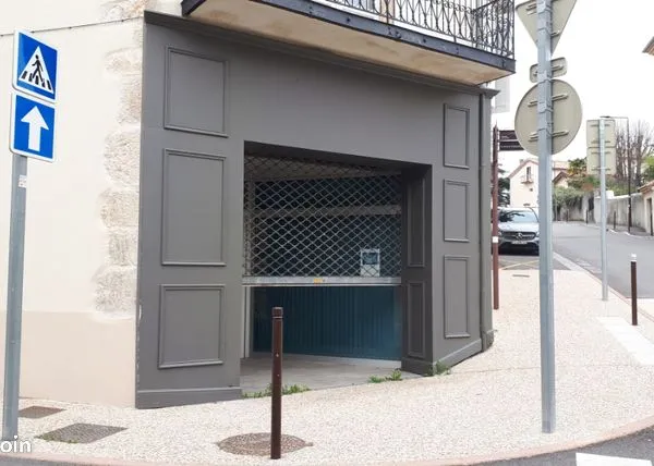 Local commercial 4 pièces 126 m² 
