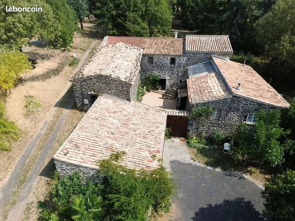 Propriété 10 pièces 260 m² 
