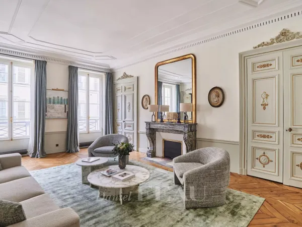 Paris VIe - Saint-Germain-des-Prés - Adresse d'exception à deux 