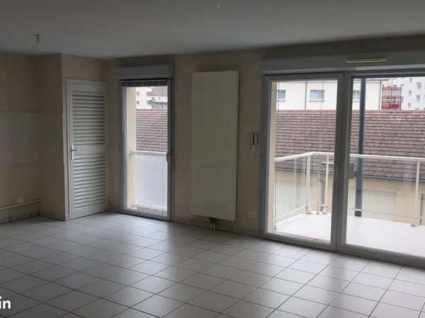Loue T3 72 m² 