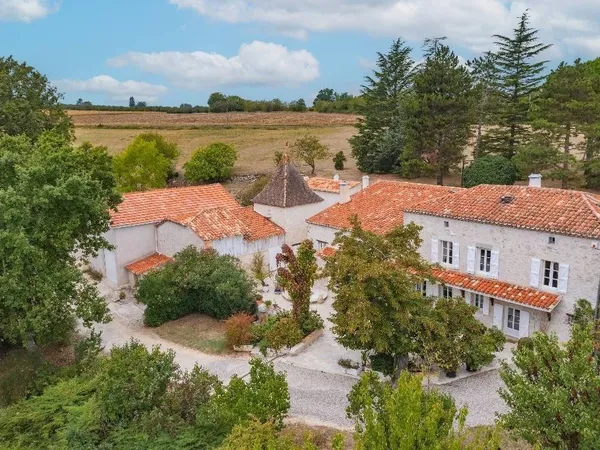 MAISON DE CARRACTERE 