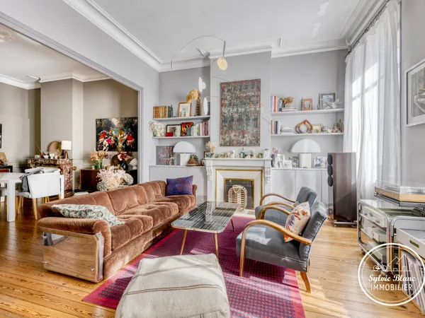 Belle maison en pierre entièrement rénovée et de standing séjour et 4 chambres grand jardin sans 
