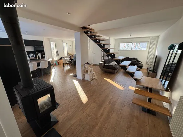 Maison rénovée 2025 - 135 m² - grand terrain 660 m² divisible - Bourg-sous-la-Roche 