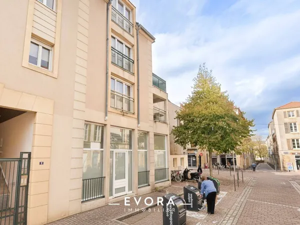 Local commercial 3 pièces 104 m² 