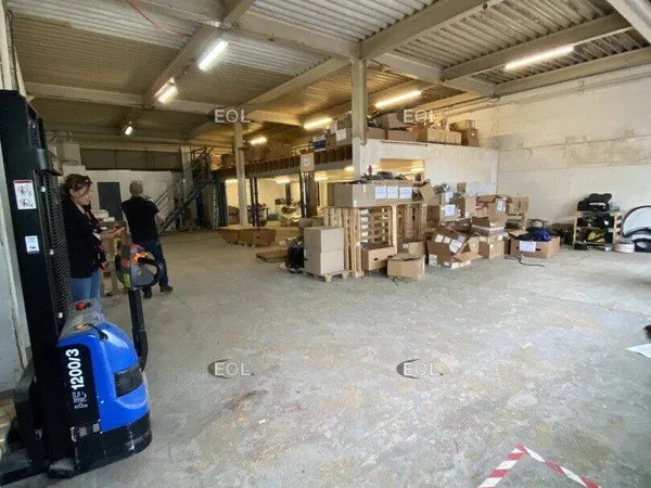 Local d'activité 345 m² 