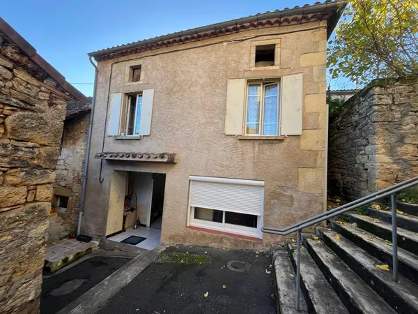 Maison de bourg de 4 pièces principales 
