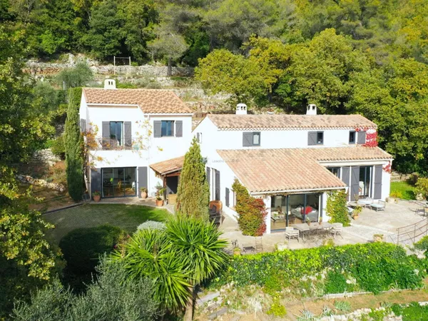 Villa Grasse 10 pièces 240 m² en 2 habitations sur oliveraie de 