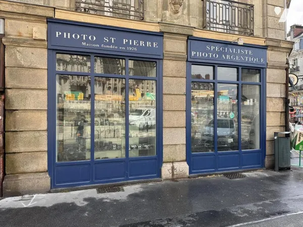 Local d'activités 64 m² 