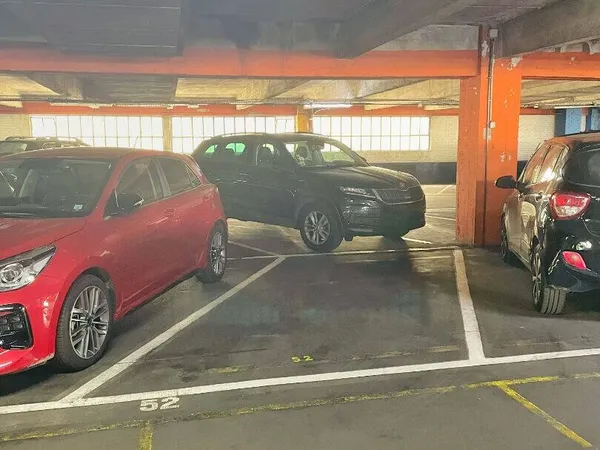 Parking - Garage Location Paris 17e Arrondissement   150€
