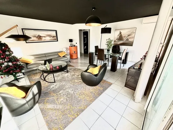 APPARTEMENT 4 PIECES AVEC GARAGE SAINT RAPHAEL 