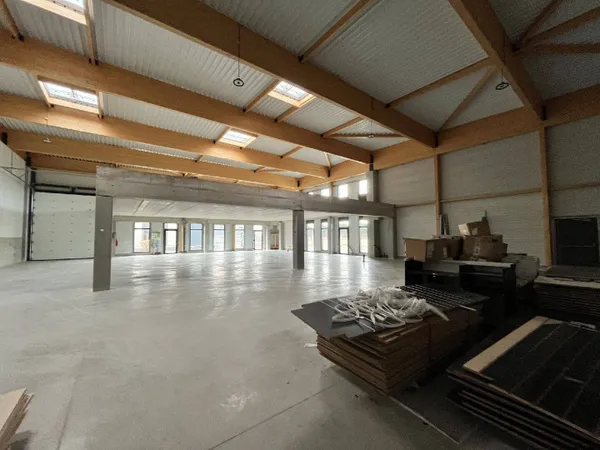 Entrepôt 726 m² 