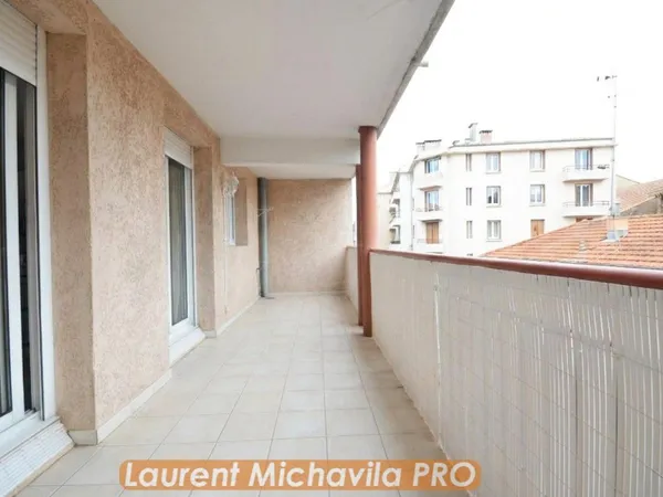 Magnifique appartement de 68m2 avec terrasse et place de parking couverte 