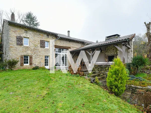 Maison en pierres de 7 pièces 163 m² à COMPREIGNAC 