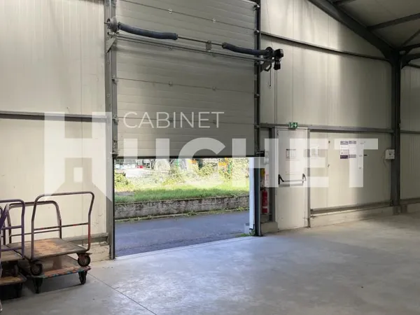 Local industriel 1 180 m² 