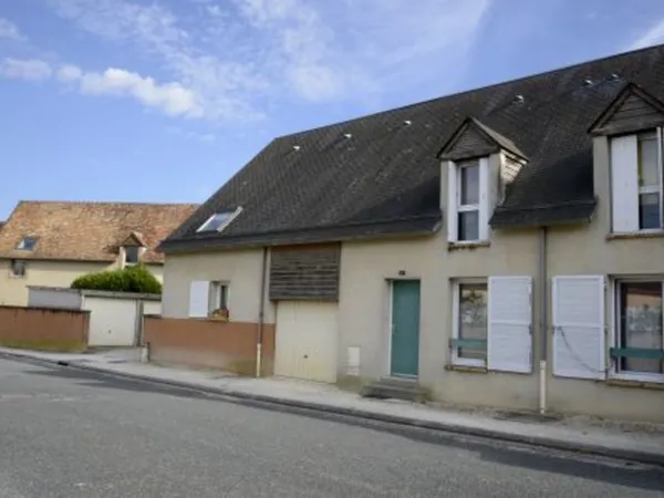 Votre agence France Loire Aubigny S/Nère vous propose ce pavillon à la location sur la commune 