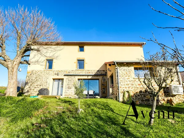 Ancienne ferme rénovée 238 m² sur 1500 m² de terrain - Vue & c 