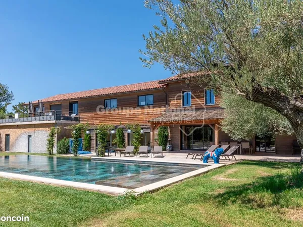Maison 14 pièces 502 m² 