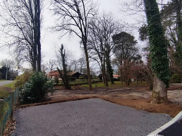 Terrain 647 m² 