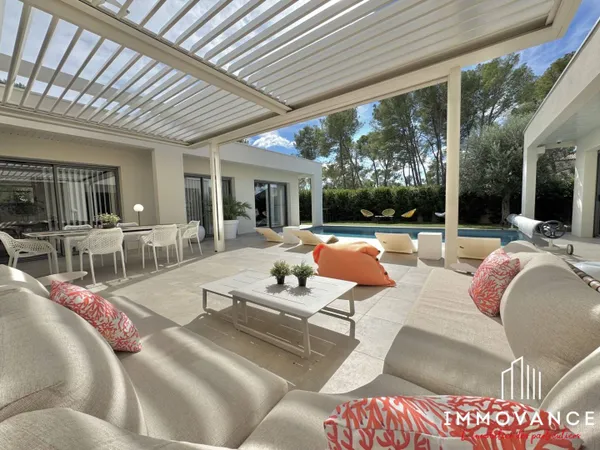 Villa 5 pièces 215 m² 