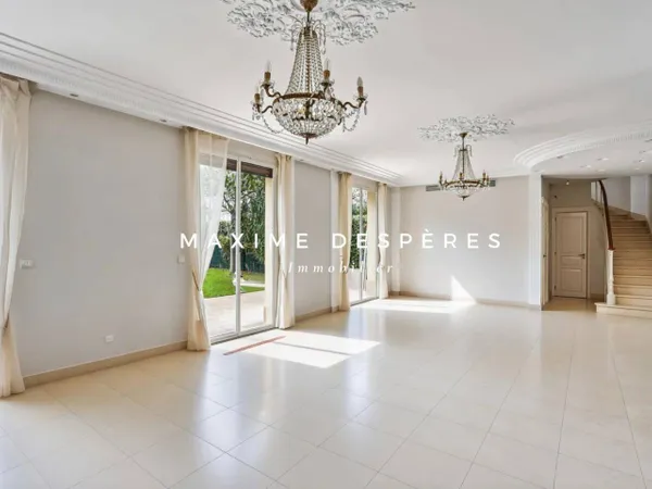 Appartement 7 pièces 181 m² 