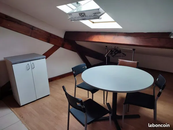 Studio lumineux et ample 