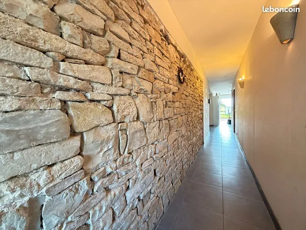 Maison 6 pièces 218 m² 