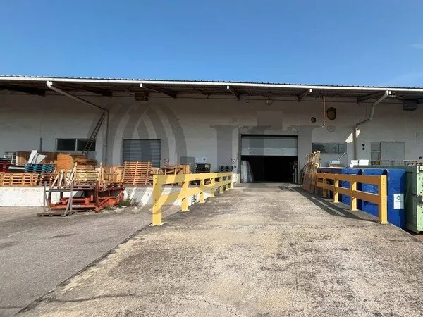 Local d'activité 2542 m² 