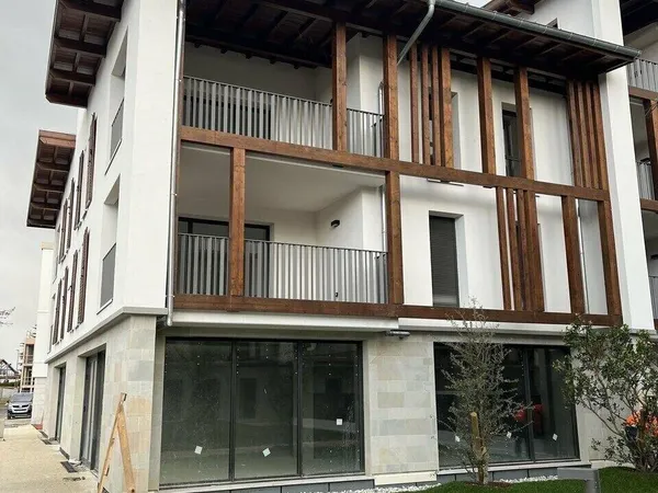 Local commercial 153 m² 
