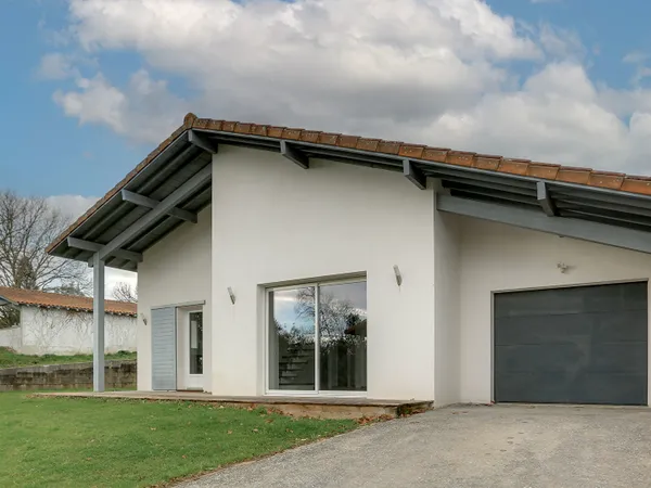Maison récente au calme à Bassussarry limite Arcangues, proche Biarritz 