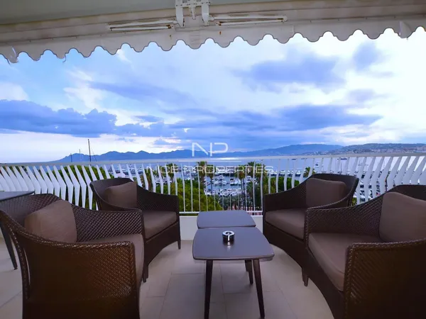 Cannes, 3 pièces avec terrasse et vue mer sur la Croisette 