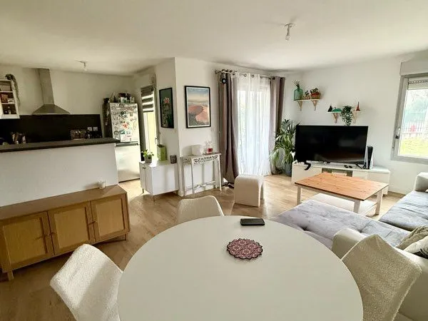 À vendre - Appartement T3 59,75 m² avec terrasse, piscine et parking - Rez-de-chaussée 