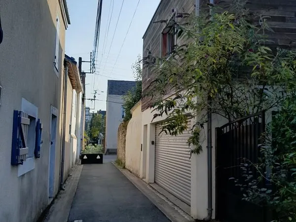 Lumineux studio au calme de sa rue piétonne 