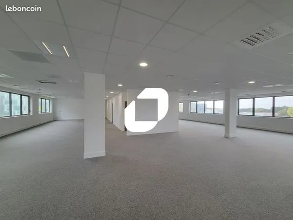 Bureaux 541 m² 