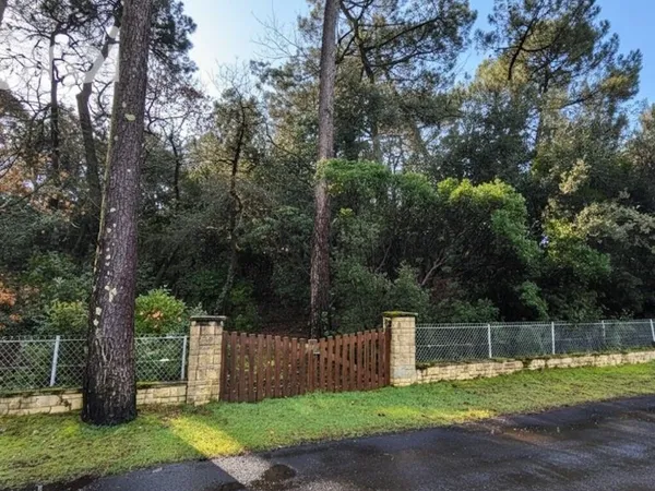Terrain 697 m² 