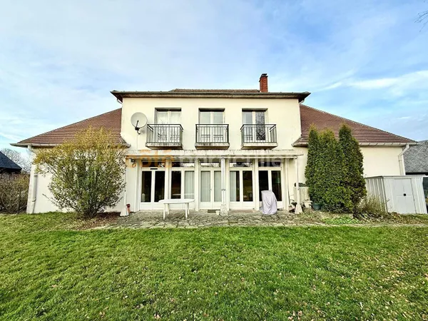 Maison 11 pièces 342 m² 