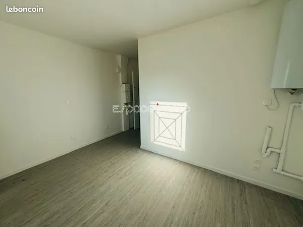 Studio 1 pièce 17 m² 