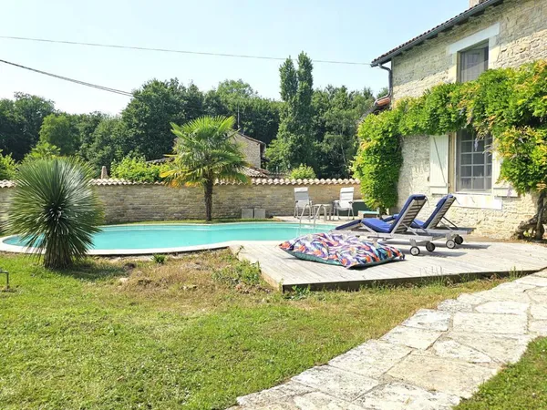 Charmante Maison en Pierre, Piscine, Dépendances, Emplacement Calme 