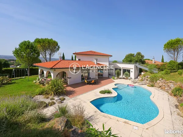 Villa 6 pièces 210 m² 