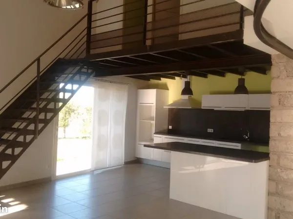 Maison avec jardin et garage 