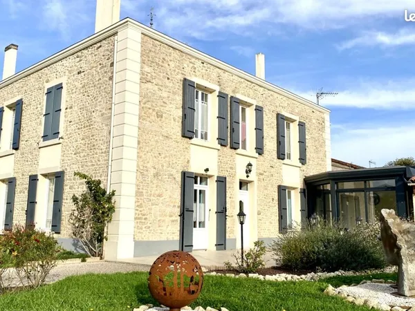 Maison 6 pièces 240 m² 
