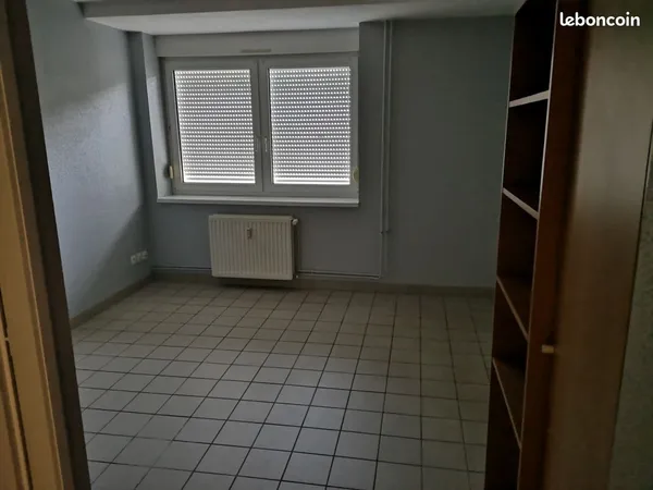 Proche gare et Lycée Lapicq., superbe appartement F1, R.D.C., 35 m², LIBRE, parfait état, toutes 