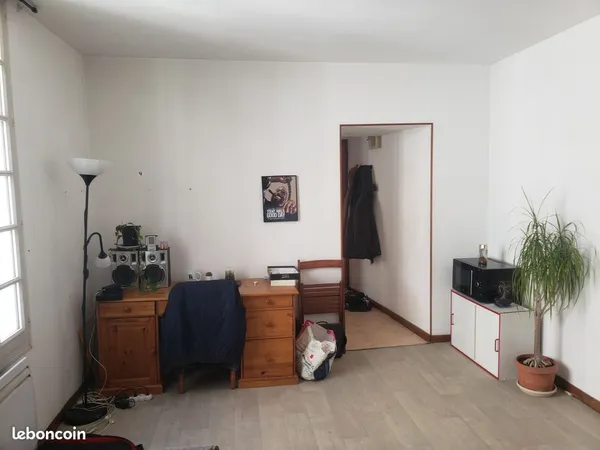 F2 dans immeuble de caratère 