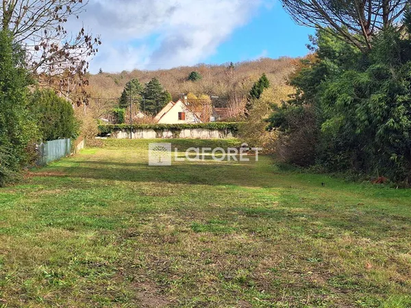Terrain constructible 811 m² 